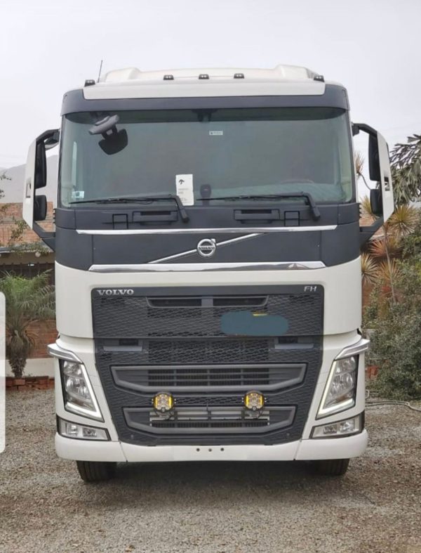 REMOLCADOR FH480 AÑO 2017 PRECIO $ 69,000.00 DOLARES