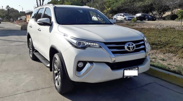 TOYOTA MODELO FORTUNER 4X4 AÑO 2018 PRECIO S/.100,000.00 - Image 2
