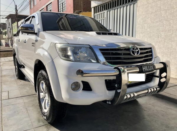 TOYOTA MODELO HILUX SRV AÑO 2015 PRECIO S/.66,000.00 - Image 2