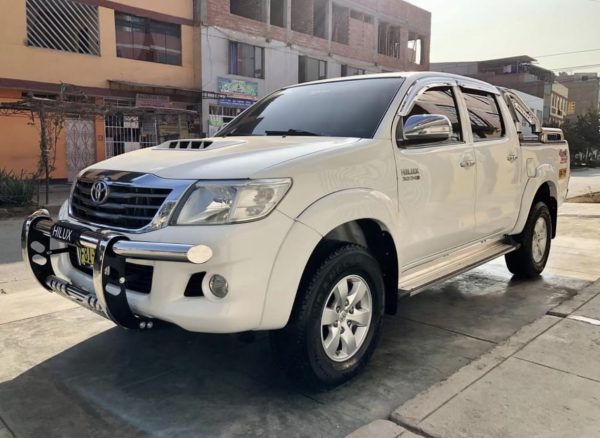TOYOTA MODELO HILUX SRV AÑO 2015 PRECIO S/.66,000.00 - Image 4