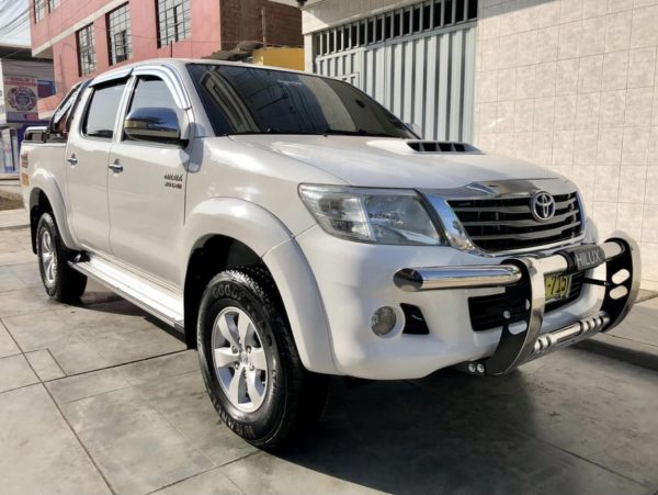 TOYOTA MODELO HILUX SRV AÑO 2015 PRECIO S/.66,000.00 - Image 3